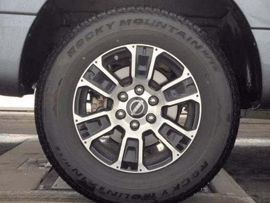 2023 Nissan Titan SV