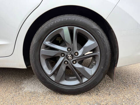 2018 Hyundai Elantra SE