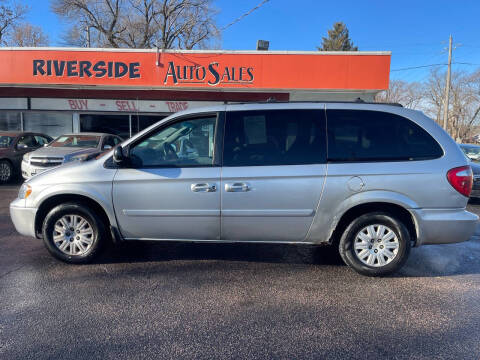 2005 Chrysler Town and Country for sale at RIVERSIDE AUTO SALES in Sioux City IA