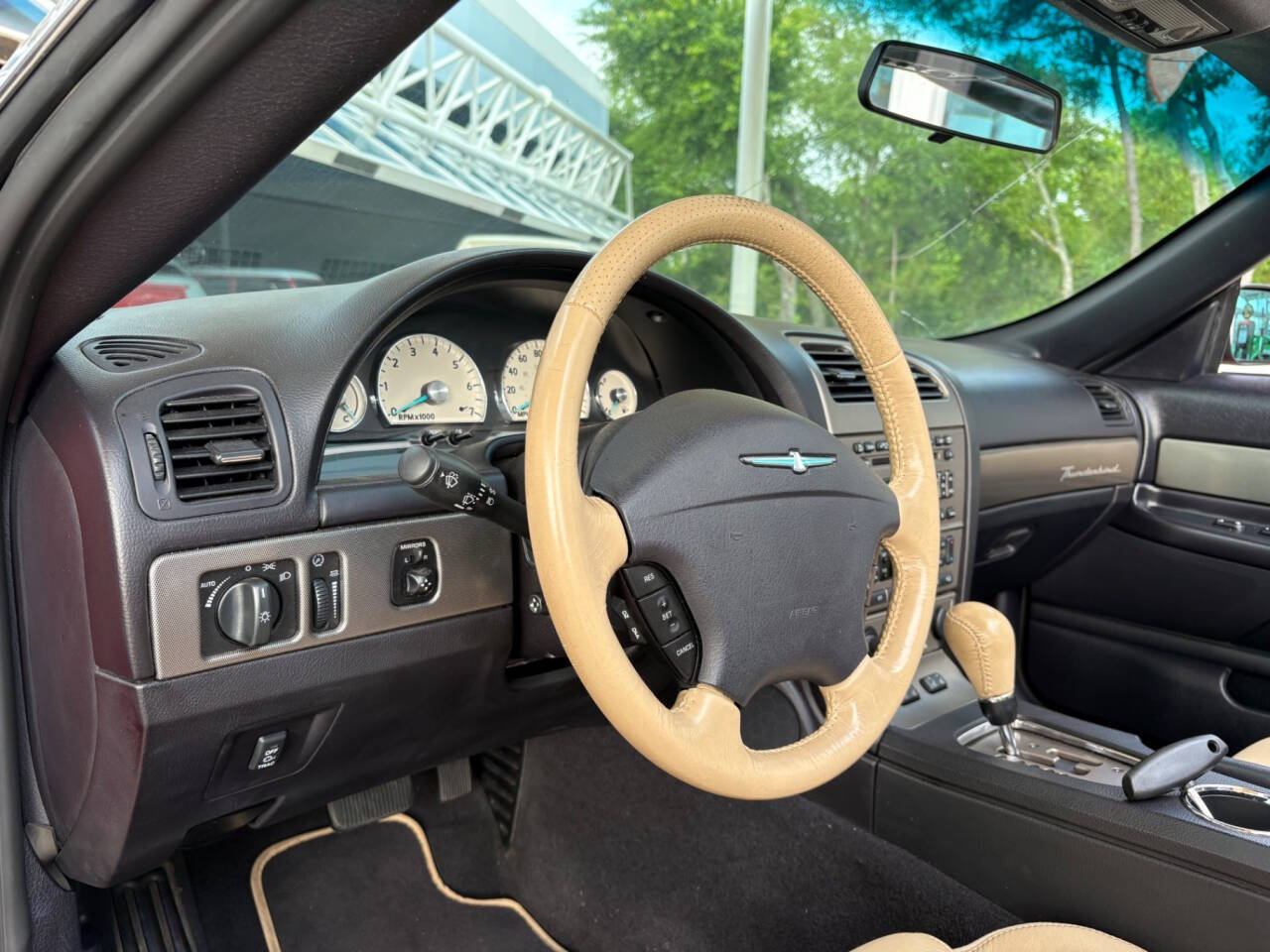 2005 Ford Thunderbird 33