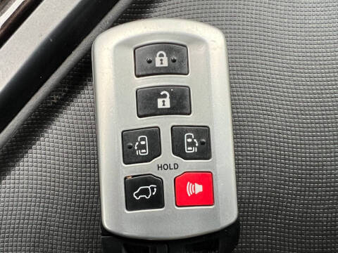 2018 Toyota Sienna XLE 8-Passenger