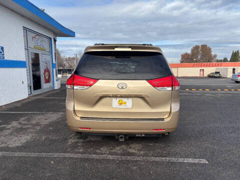 2011 Toyota Sienna LE 8-Passenger