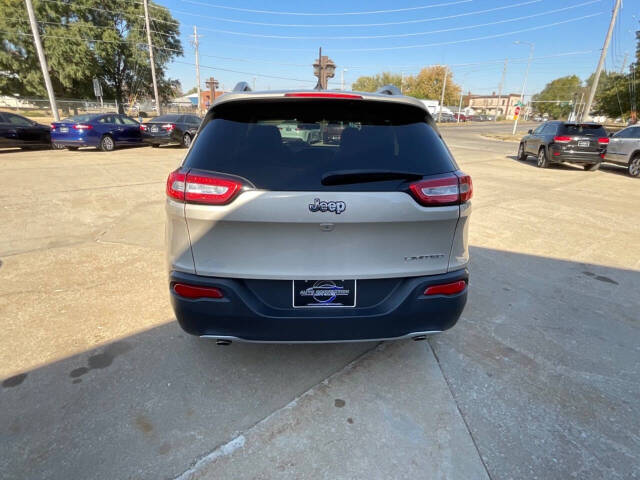 2014 Jeep Cherokee for sale at Auto Connection in Waterloo, IA