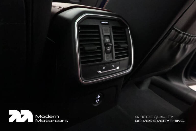 2025 Porsche Macan S