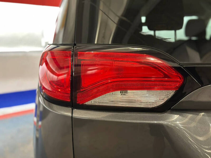 2020 Chrysler Voyager LX