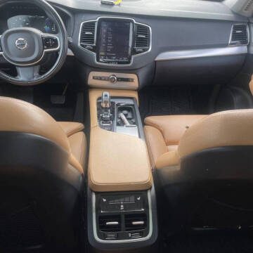 2016 Volvo XC90 T8 eAWD Momentum
