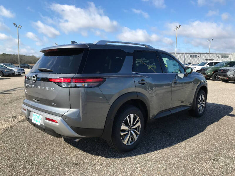 2025 Nissan Pathfinder SL