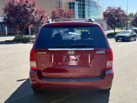 2008 Hyundai Entourage GLS