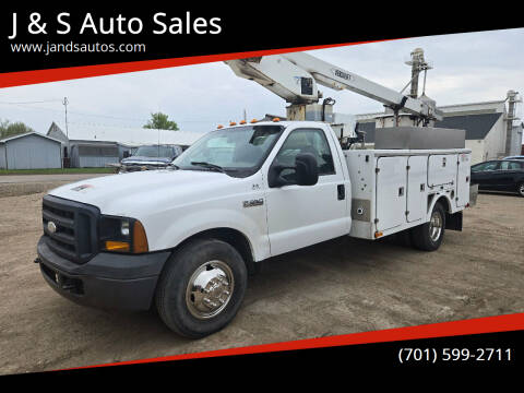 2006 Ford F-350 Super Duty for sale at J & S Auto Sales in Thompson ND