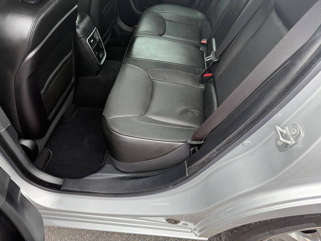 2019 Chrysler 300 34