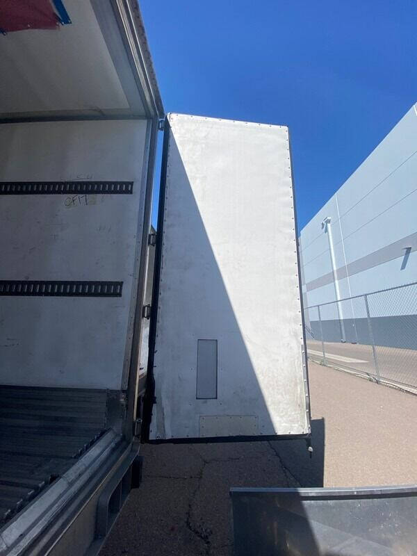 2016 Utility 53' T/A Reefer  w/ Carrier