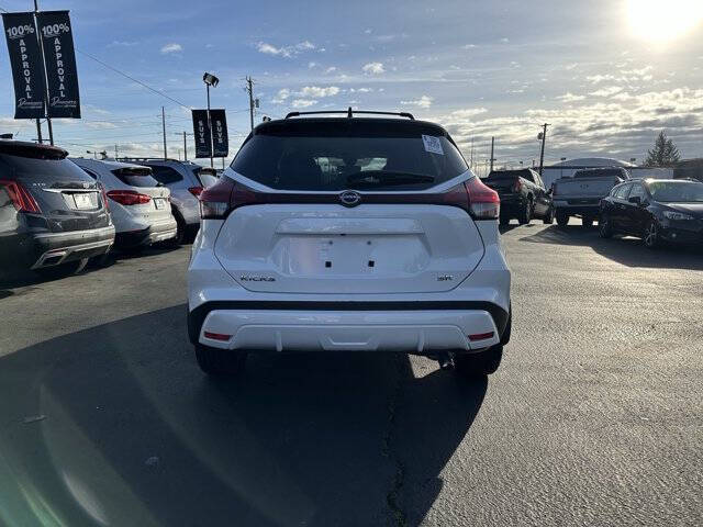 2023 Nissan Kicks SR