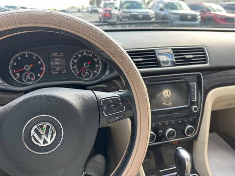 2015 Volkswagen Passat 1.8T SEL Premium