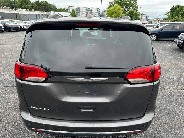 2017 Chrysler Pacifica Touring-L