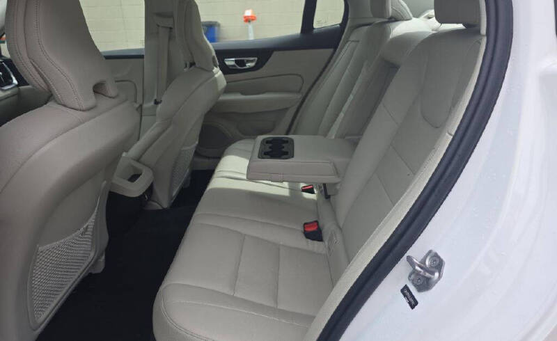 2020 Volvo S60 T5 Momentum