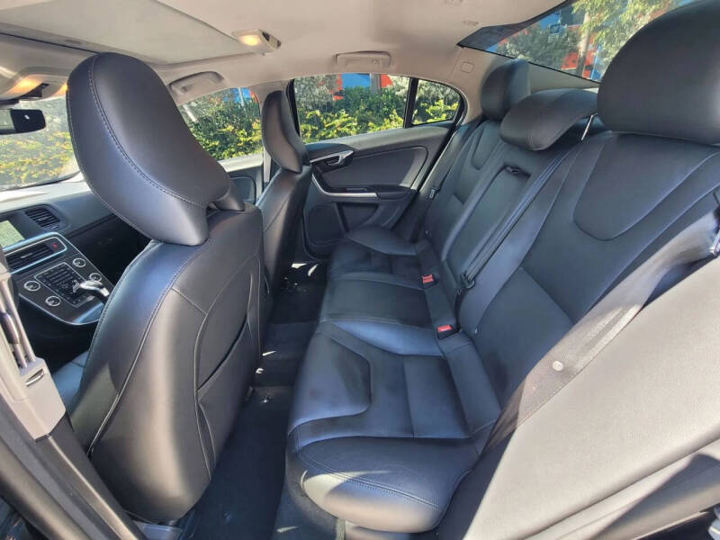 2015 Volvo S60 T5 Drive-E Platinum