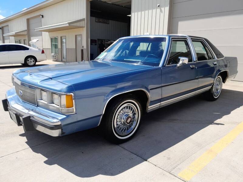 1989 Ford LTD Crown Victoria for sale at Pederson's Classics in Sioux Falls SD