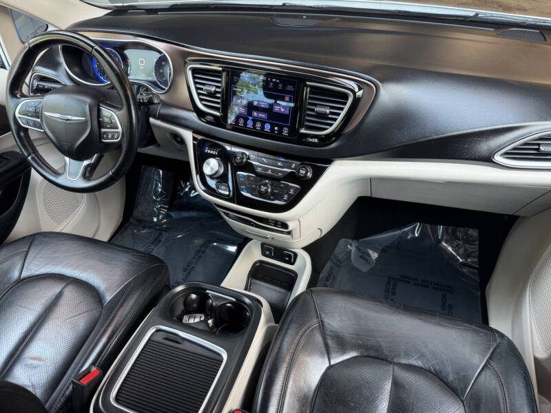 2017 Chrysler Pacifica Touring-L Plus