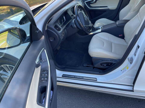 2015 Volvo V60 Cross Country T5