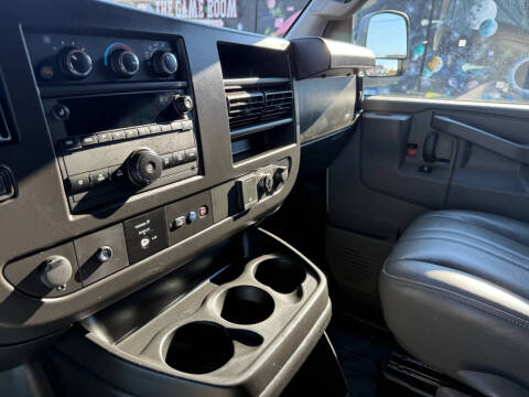 2022 GMC Savana 2500