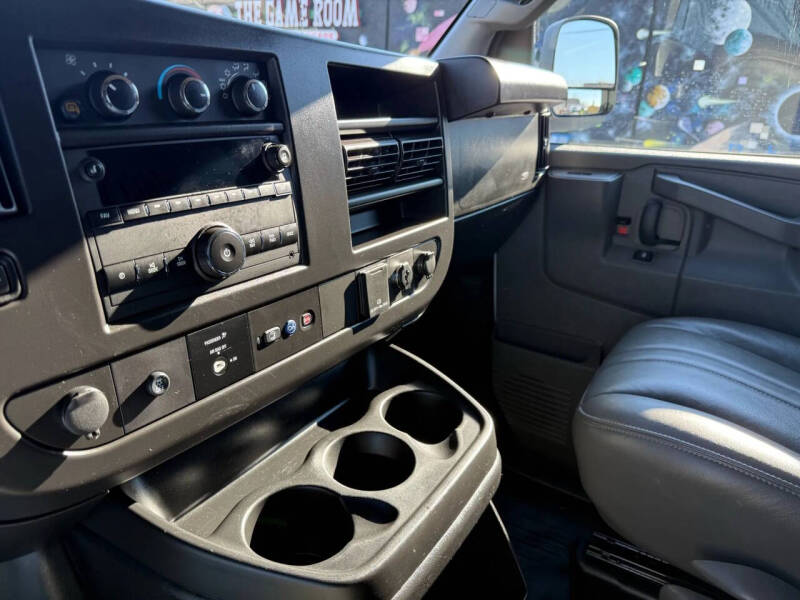 2022 GMC Savana 2500