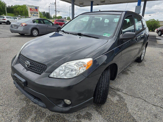 2005 Toyota Matrix for sale at QUEENSGATE AUTO SALES in York, PA