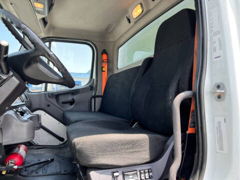 2017 Freightliner M2 106