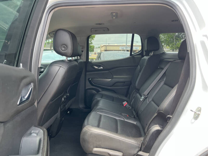 2023 GMC Acadia SLT