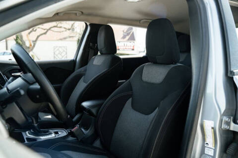 2017 Jeep Cherokee Sport