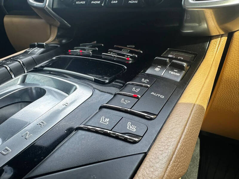 2018 Porsche Cayenne Platinum Edition