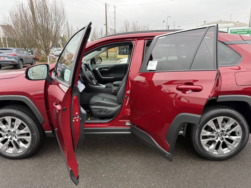 2025 Toyota RAV4 XLE Premium