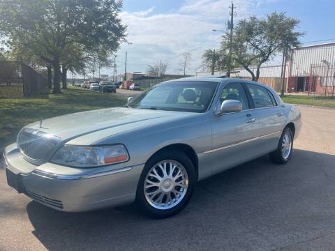 2007 Lincoln Town Car for sale at TWIN CITY MOTORS in Houston TX