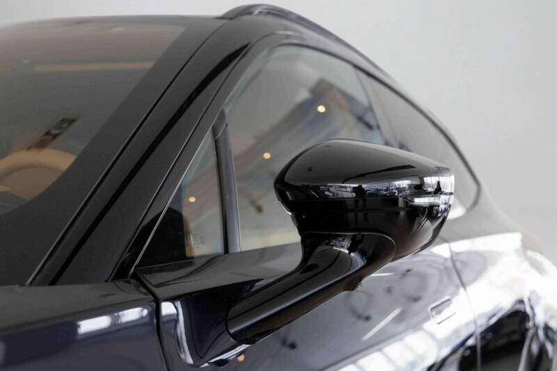 2025 Aston Martin DBX 707