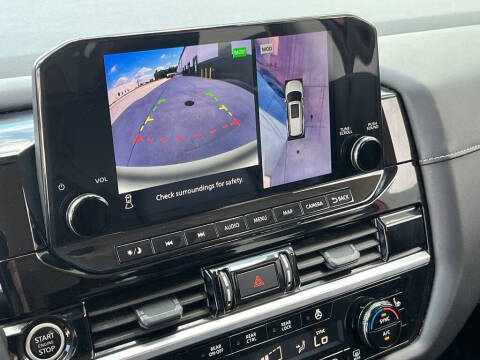 2023 Nissan Pathfinder SL