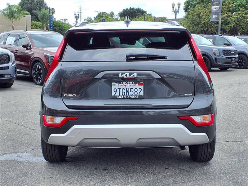 2025 Kia Niro LX