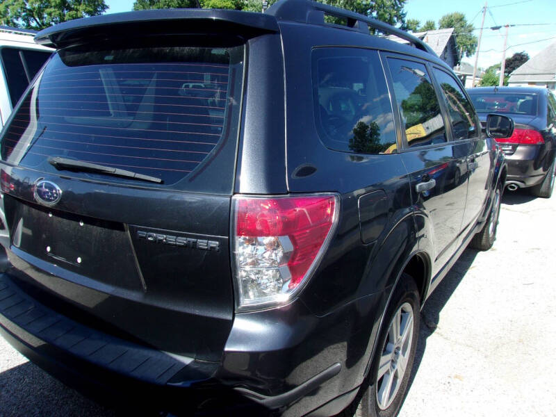 2011 Subaru Forester X photo 3