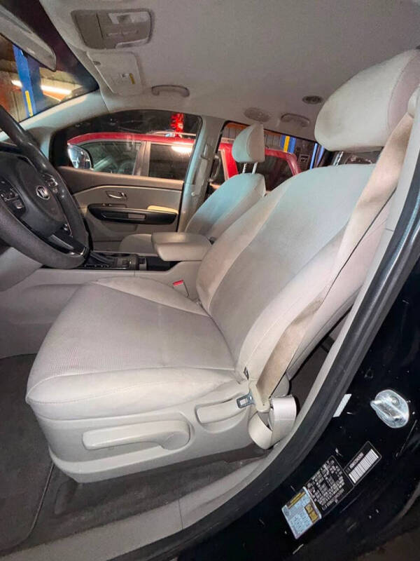 2017 Kia Sedona L