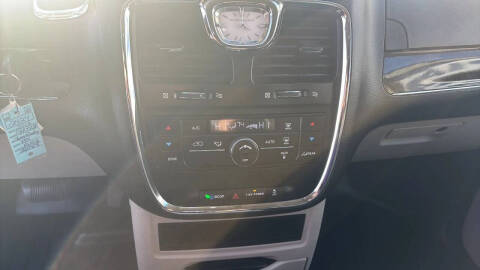 2016 Chrysler Town and Country Touring