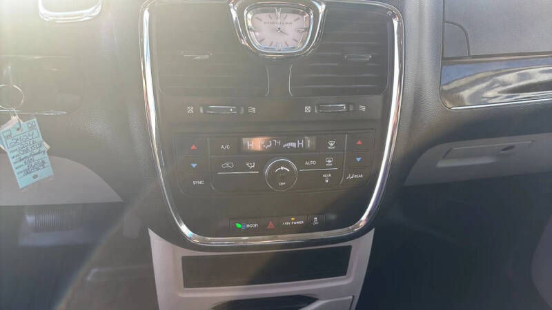 2016 Chrysler Town and Country Touring