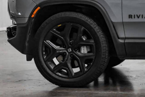 2025 Rivian R1S
