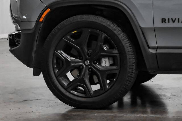 2025 Rivian R1S