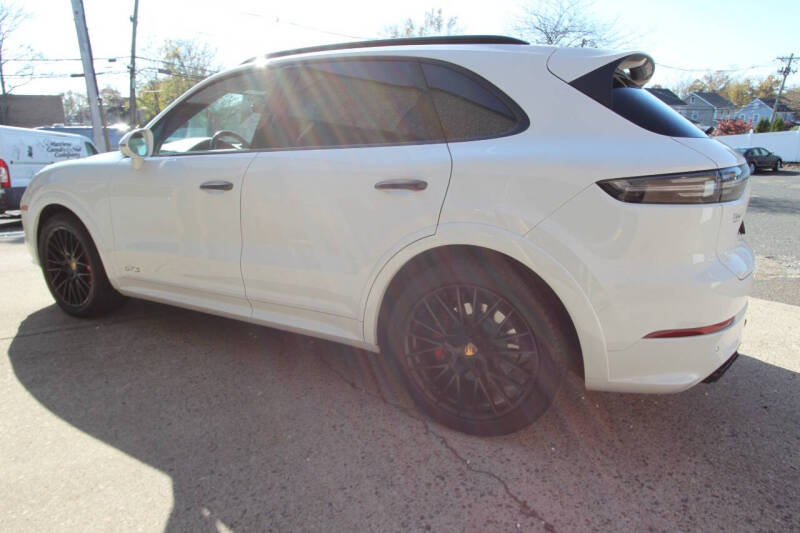 2021 Porsche Cayenne GTS photo 4