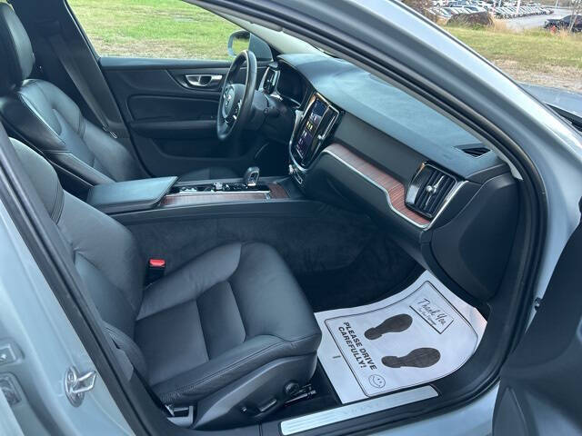 2024 Volvo V60 Cross Country B5 Plus