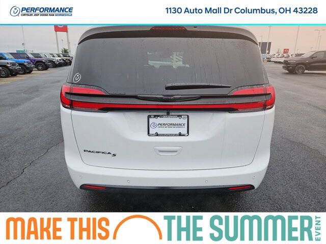 2026 Chrysler Pacifica Select