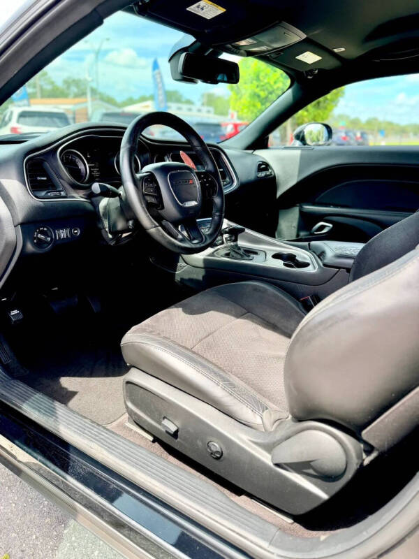 2017 Dodge Challenger 392 HEMI Scat Pack Shaker