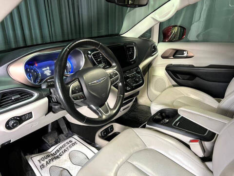 2017 Chrysler Pacifica Touring-L Plus