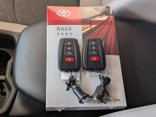 2025 Toyota RAV4 XLE