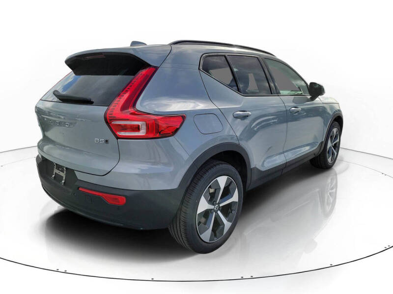 2026 Volvo XC40 B5 Plus