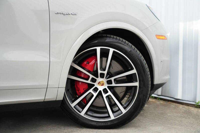 2024 Porsche Cayenne Turbo E-Hybrid Coupe
