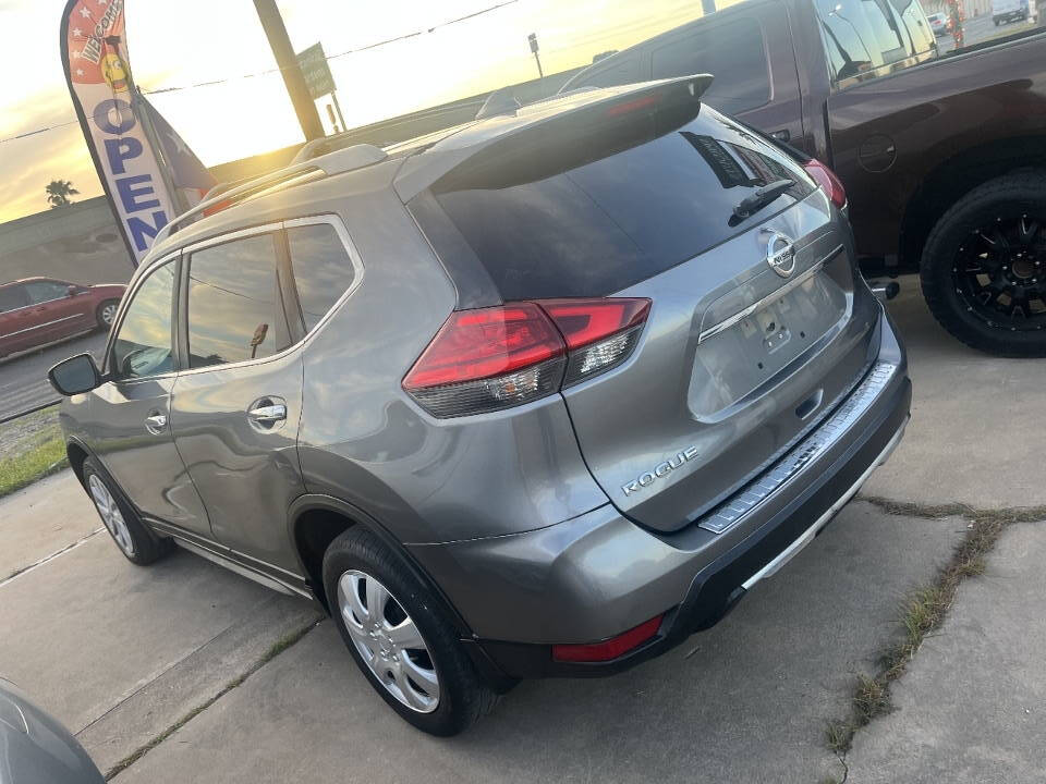 2017 Nissan Rogue S's photo